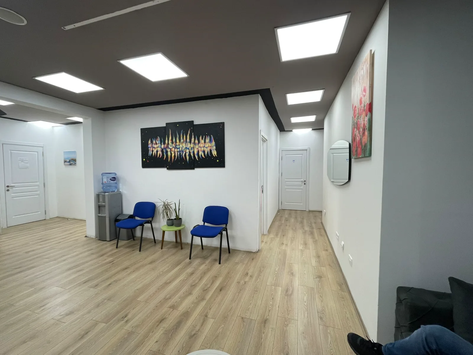 Temel Dental bekleme alanı